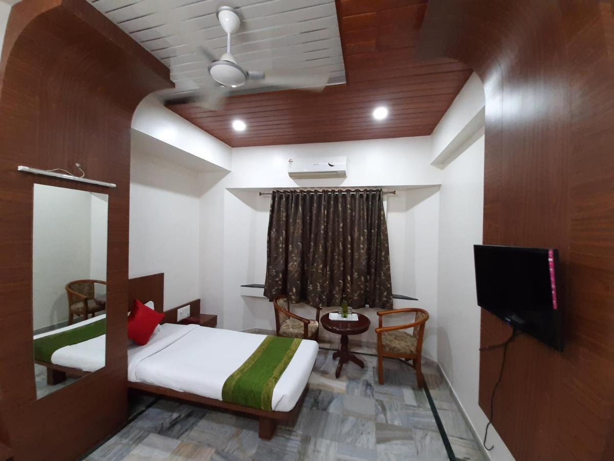 City Palace Hotel होटल सिटी पैलेस Nashik Exterior photo